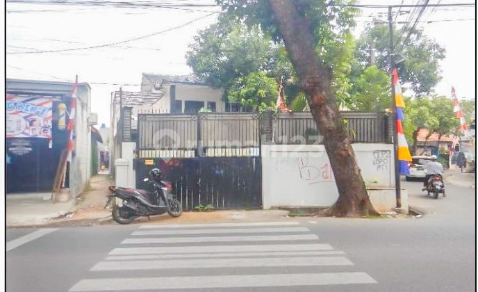 Rumah Hoek 2Lt Ada Pool di Jagakarsa,Hanya 10 Menit ke Tol Brigif 2