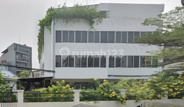3-story building on Sultan Hasanudin Melawai, 5 minutes to Blok M Plaza