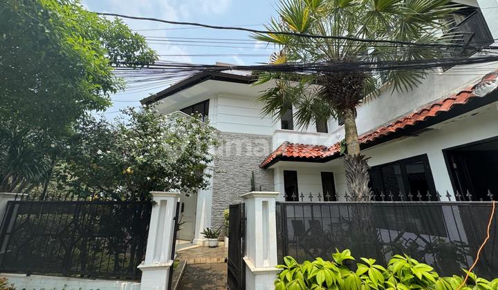 Rumah Hoek 2lt Ada Kolam Renang Di Komp Bank Niaga Pejaten Barat