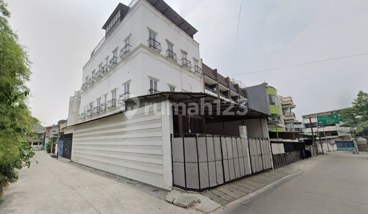 Corner house 4 floors in Jelambar Baru, Only 6 Minutes to Jelambar Toll Road