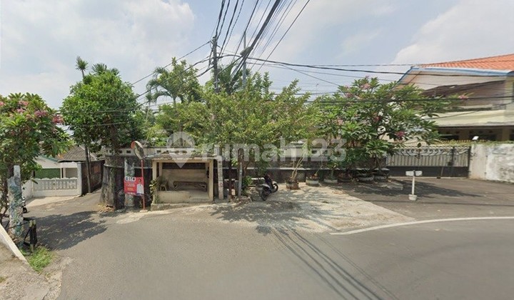 Rumah Hoek di Gudang Peluru Tebet, Hanya 5 Menit ke Stasiun KRL Rumah Hoek di Gudang Peluru Tebet, Hanya 5 Menit ke Stasiun KRL