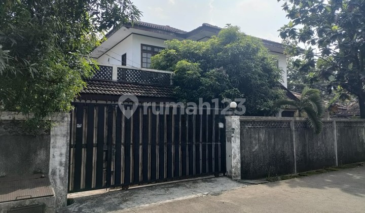 Rumah 2Lt dengan Pool di Kemang Timur,Hanya 10 Menit ke Tol & Cbd