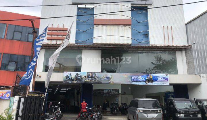 Ruko 2 Lantai Ex Showroom di Meruya Ilir, 8 Menit ke Tol Meruya 1