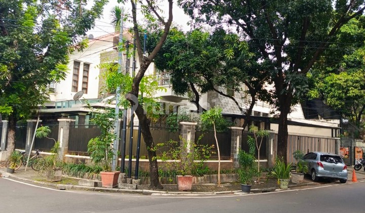 Rumah Mewah Hoek 2 Lantai di Panglima Polim, Hanya 5 Menit ke Blok M