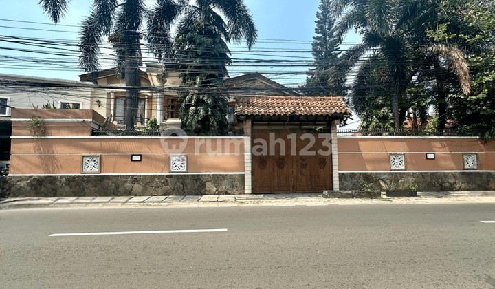 Rumah Mewah 2lt di Jatipadang Raya, Hanya 8 Menit ke Tol Ampera