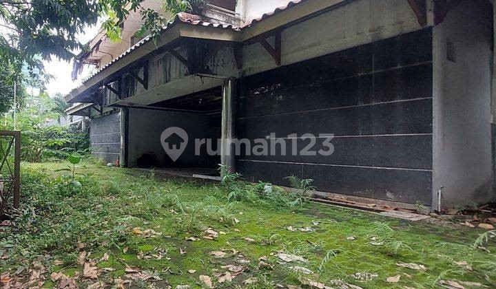 Rumah Tua Hitung Tanah di Simprug Golf, 9 Menit ke Tol Senayan 2