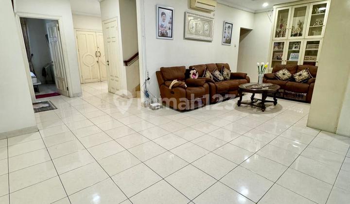 3-story house in Permata Mediterania Ulujami, 7 minutes to Joglo Toll Road 2