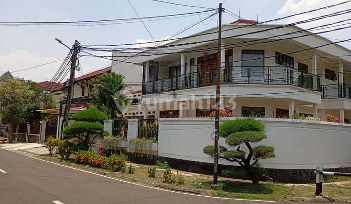 2-Story Corner House in Pondok Indah, Only 9 Minutes to Ciputat Toll Road 2
