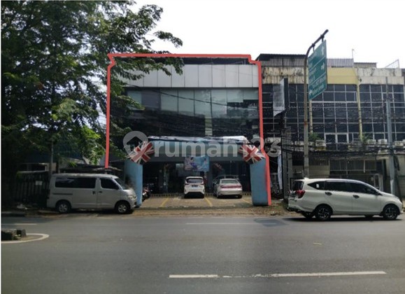3-Story Shop House in Kebayoran Lama Raya, 15 Minutes to Senayan Toll Road