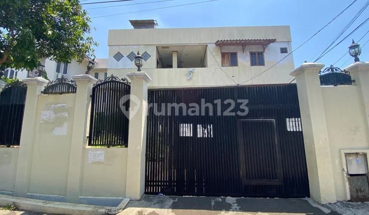 4-story boarding house in Lebak Bulus Cilandak, only 5 minutes to MRT & Jorr Toll Road. 2