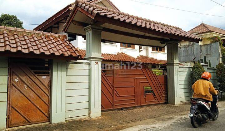 Rumah 2lt Ada Pool di Pondok Labu, Hanya 7 Menit ke Tol Brigif 1