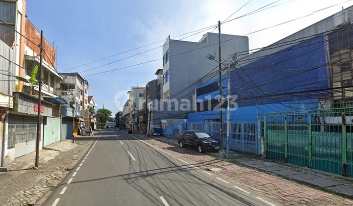 3-Story Shop House in East Pinangsia, Only 12 Minutes to Angke Toll Road 2