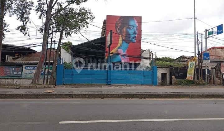 Warehouse by the Roadside on Raya Daan Mogot, Batu Ceper, Tangerang