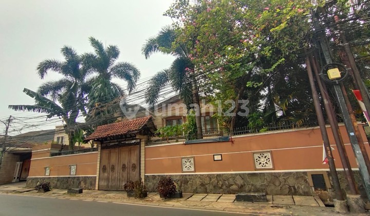 Luxury 2-Story House in Jatipadang Raya, Only 8 Minutes to Ampera Toll Road 2