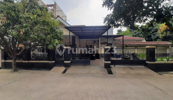 Rumah Hoek 1lt di Villa Ilhami, Hanya 11 Menit ke Tol Karawaci 1