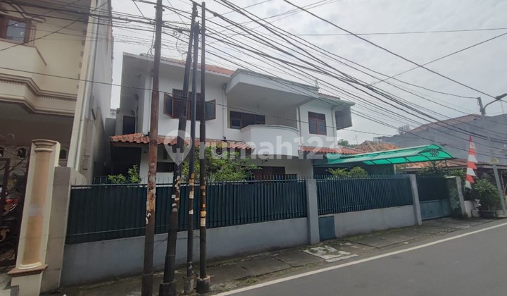 2-Storey House in Ciujung Cideng Gambir, A Step Away to Thamrin & MRT 2
