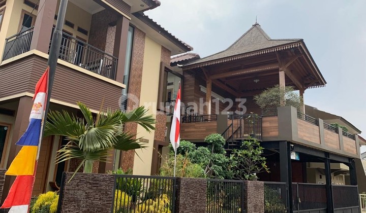 2-story house in Bukit Nusa Indah Ciputat, 10 minutes to Serpong Toll Road.