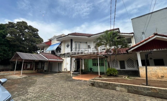 Rumah dengan Private Pool di Antasari Cilandak, 5 Menit ke Tol