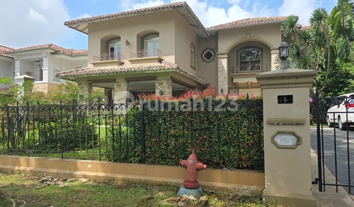 Hoek 2-story house in Palem Raya Karawaci, 5 minutes to Karawaci Toll Road