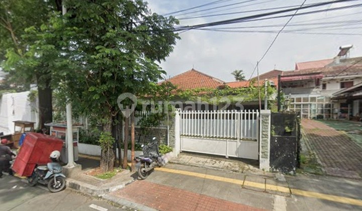 Rumah Pinggir Jalan di Tebet Barat Raya, Selangkah ke Tebet Eco Park