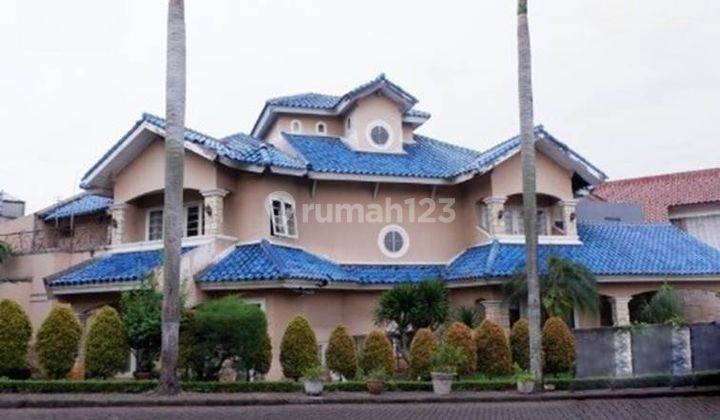 tampak depan rumah hoek 3lt di villa