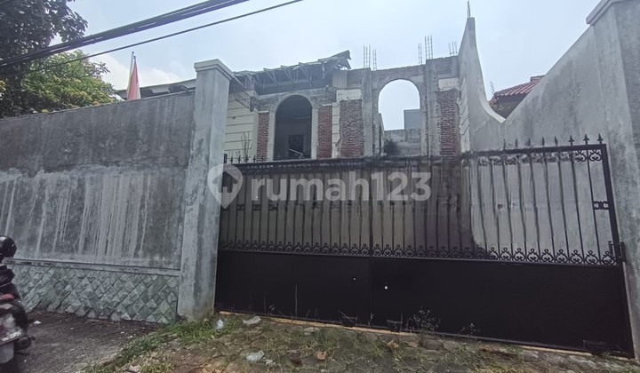 Rumah Hoek 2 Lantai di Kartika Utama Pondok Indah