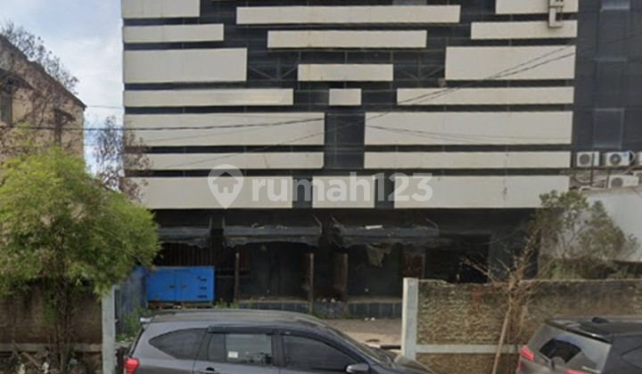 4-Storey Hotel in Dadap Kosambi, Only 15 Minutes to Cengkareng Toll Road