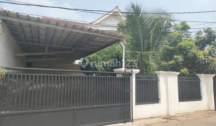 Rumah 2 Lantai di Ujung Aspal, Petukangan Utara, Jakarta Selatan 1