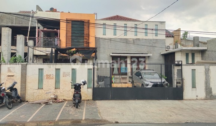 Rumah di Villa Melati Mas Raya Serpong, 5 Menit ke Tol Jelupang