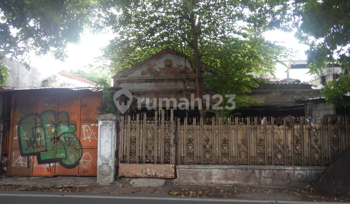 Old House in Cidodol, Kebayoran Lama, 10 Minutes to Ciledug Toll Road Old House in Cidodol, Kebayoran Lama, 10 Minutes to Ciledug Toll Road