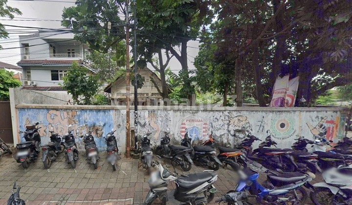 House with Land Calculation in Cilosari Cikini, 13 Minutes to Thamrin CBD