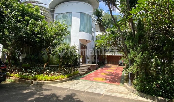 Luxury Corner House 2 Floors, Private Pool in River Park Bintaro Sector 8