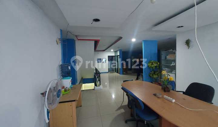 4-Story Shophouse in Kramat Raya, Only 12 Minutes to Cempaka Putih Toll Road 2