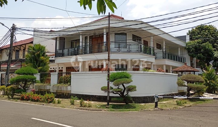 Rumah Hoek 2 Lantai di Pondok Indah, Hanya 9 Menit ke Tol Ciputat