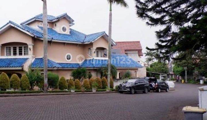 tampak depan rumah hoek 3lt di villa