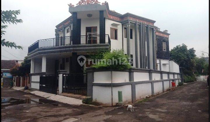 tampak depan rumah hoek 2lt di villa