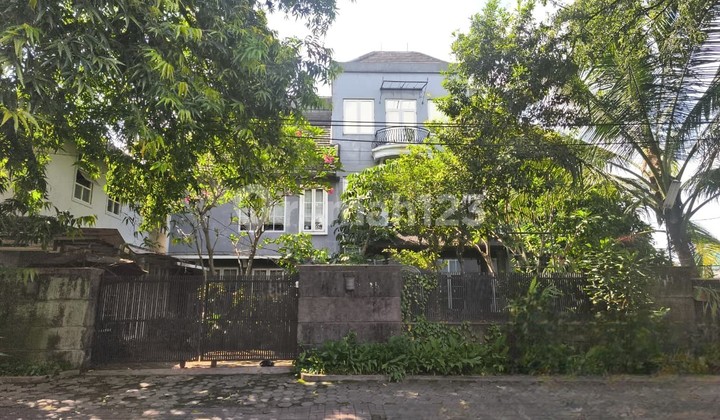 Rumah Mewah Hoek 2 Lantai di Pertanian Raya Lebak Bulus Rumah Mewah Hoek 2 Lantai di Pertanian Raya Lebak Bulus