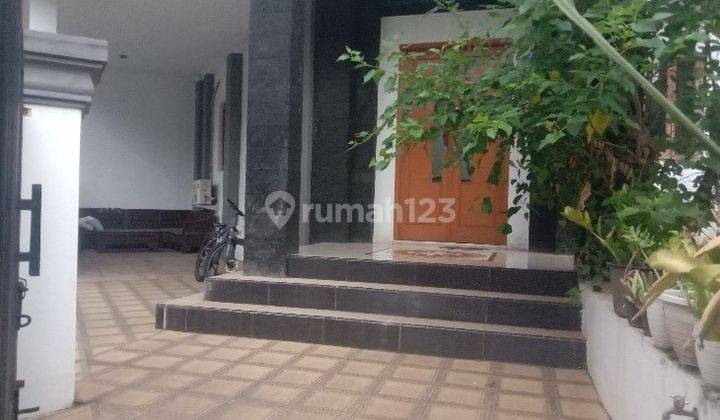 teras rumah hoek 2lt di villa