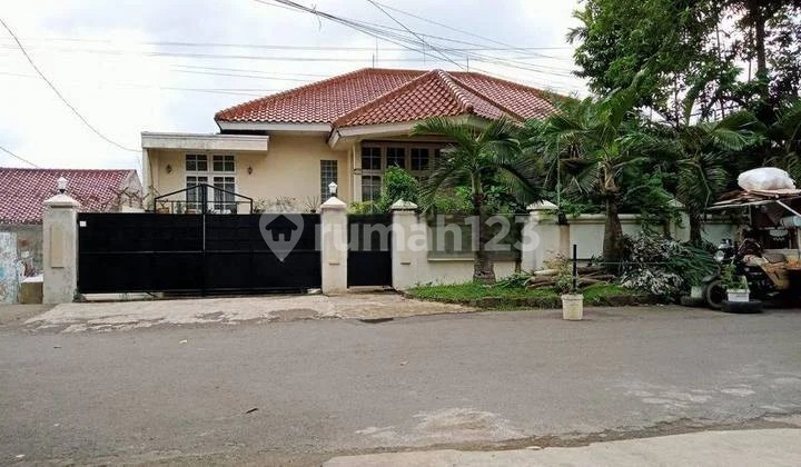 Rumah 2Lt Ada Pool di Bri Ragunan Jatipadang, Dekat ke Tol Ampera