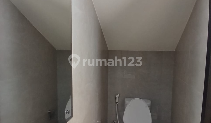 Strategic House in Citragran CBD, Great Price, Ready to Occupy 2