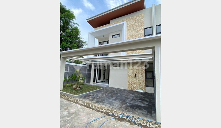 Modern Eastern House, Gentan Market, Jalan Kaliurang, Ngaglik, Sleman. Modern Eastern House, Gentan Market, Jalan Kaliurang, Ngaglik, Sleman.