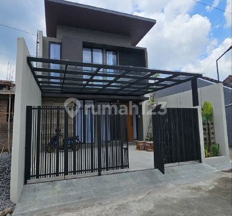 Rumah Mewah Fully Furnished dekat Jogja Bay Maguwoharjo Depok Sleman Rumah Mewah Fully Furnished dekat Jogja Bay Maguwoharjo Depok Sleman
