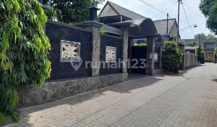 Rumah Besar halaman luas di Jalan Kaliurang km8 Ngaglik Sleman