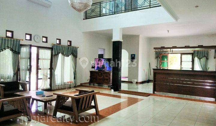 Rumah 2 Lantai Bagus Semi Furnished Sertifikat Hak Milik di Maguwoharjo Depok Sleman, Yogyakarta 2