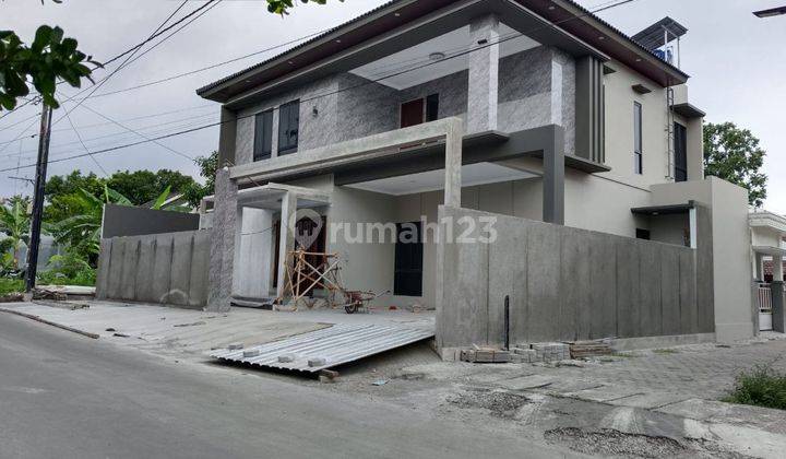 Rumah Baru Dengan Kolam Renang Dekat Jogja Bay Maguwoharjo Depok Sleman 1