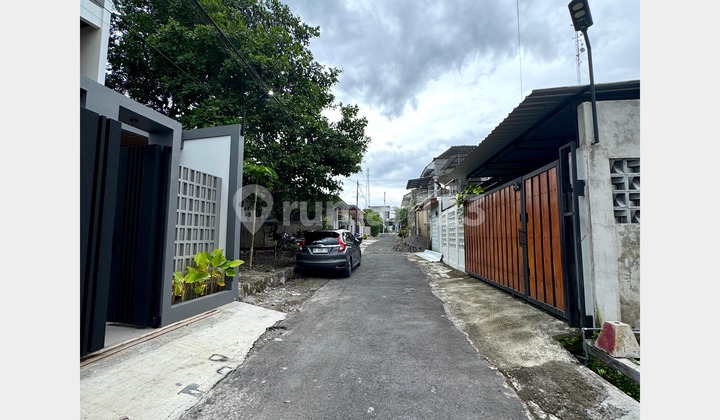 Rumah Industrial Modern Perumahan Timur Kampus UII Ngaglik Sleman 2