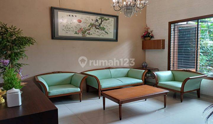 ruang tamu rumah di kembangan kompleks btn