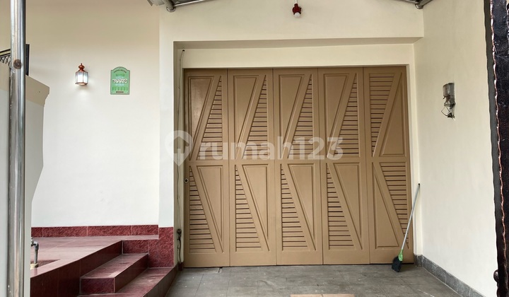 Disewa Rumah Puri Kencana Hoek Rapih 2 Lantai Hoek Siap Huni 2