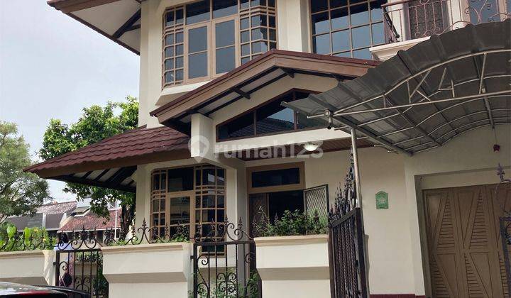 Disewa Rumah Rapih 2 Lantai Hoek Siap Huni Disewa Rumah Rapih 2 Lantai Hoek Siap Huni