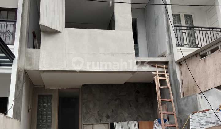 Modern 2/5 Story House with Rooftop in Flood-Free Location